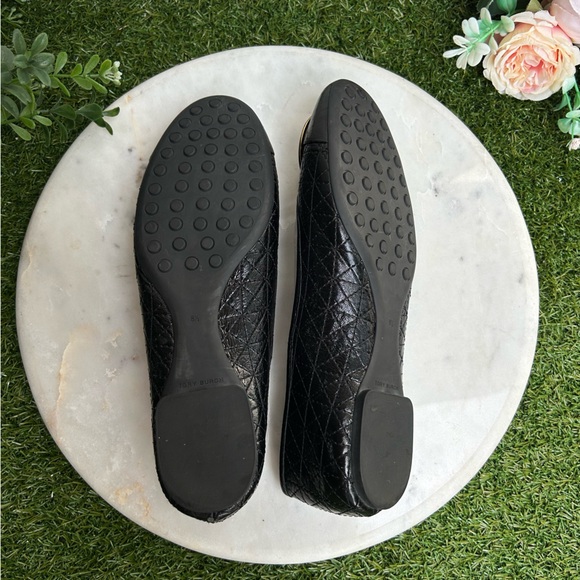 Tory Burch Claire Quilted Ballet Flat 
$258 Sz 8.5
Perfect Black / Gold / Silver - Picture 17 of 17